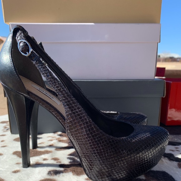 Guess Heels - Picture 6 of 6